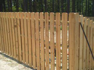 Residential privacy fencing installation