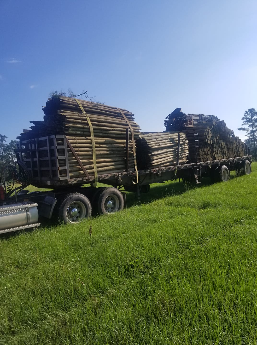 Materials delivery truck